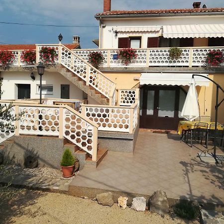 Apartmani Marija Malinska Ngoại thất bức ảnh