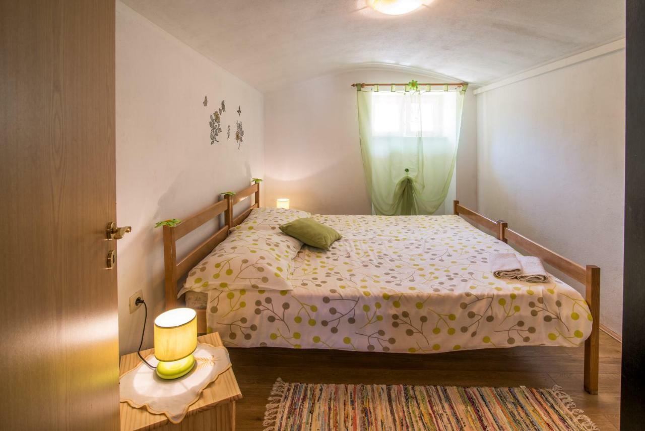 Apartmani Marija Malinska Ngoại thất bức ảnh