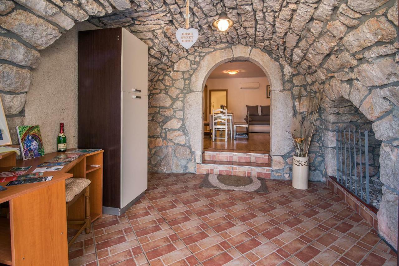 Apartmani Marija Malinska Ngoại thất bức ảnh
