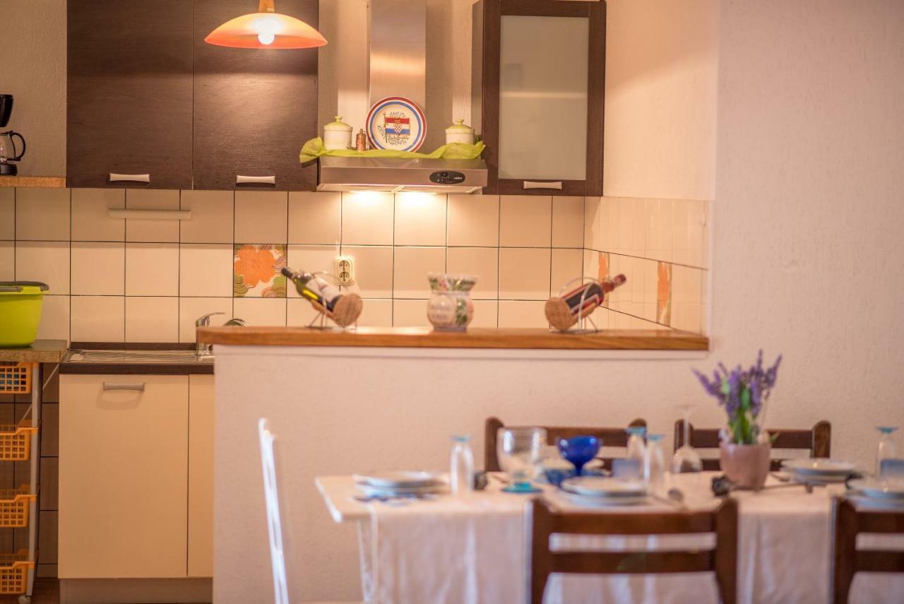 Apartmani Marija Malinska Ngoại thất bức ảnh